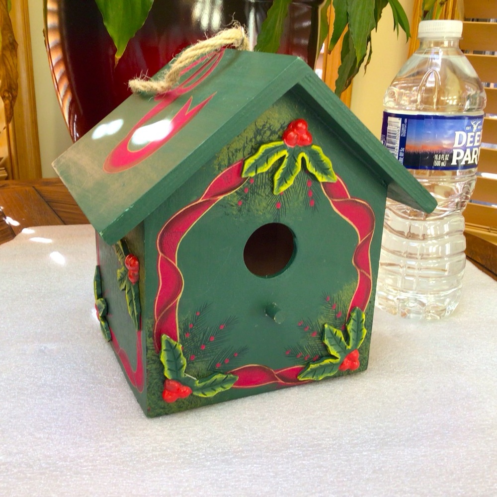 Wooden Christmas decorative birdhouse. NWOT.